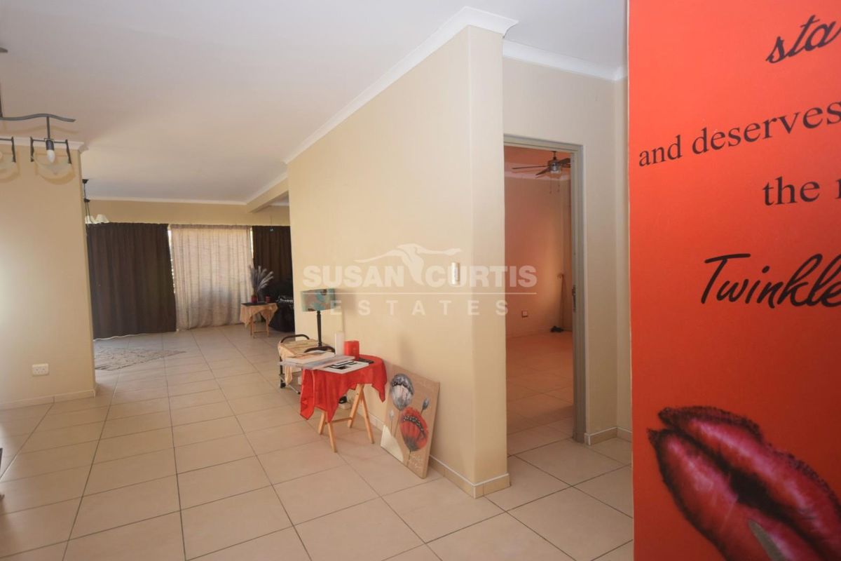 Big open house for the entertaining family - Photo 5