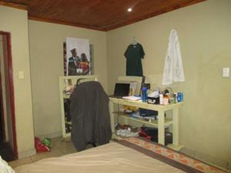 To Let - Photo 9