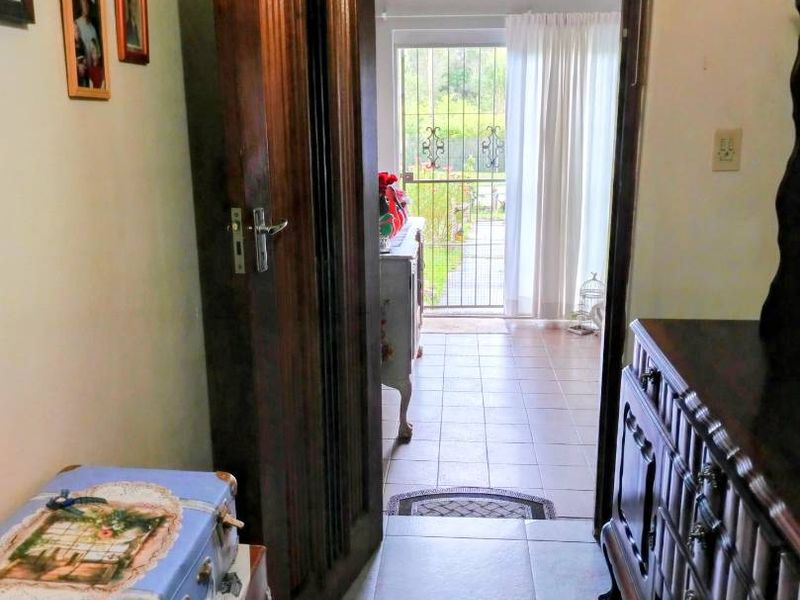 BEAUTIFUL FAMILY HOME WITH 2 FLATLETS-MOVE-IN-READY! - Photo 4