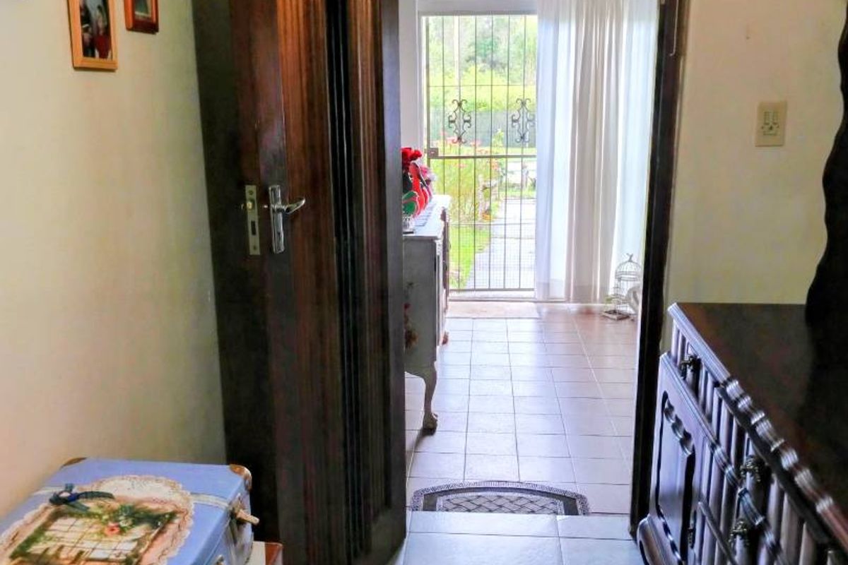 BEAUTIFUL FAMILY HOME WITH 2 FLATLETS-MOVE-IN-READY! - Photo 4