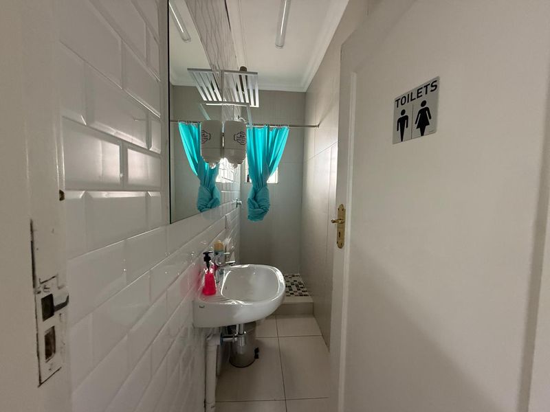 Prime Office Space Available – All-Inclusive Amenities - Photo 9