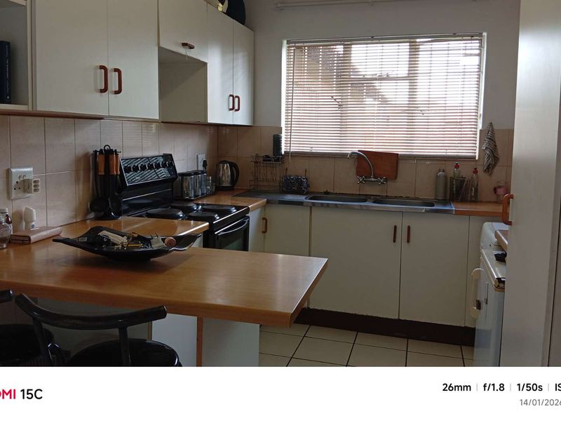 Three Bedroom Corner Townhouse with Garden & Braai - Photo 3