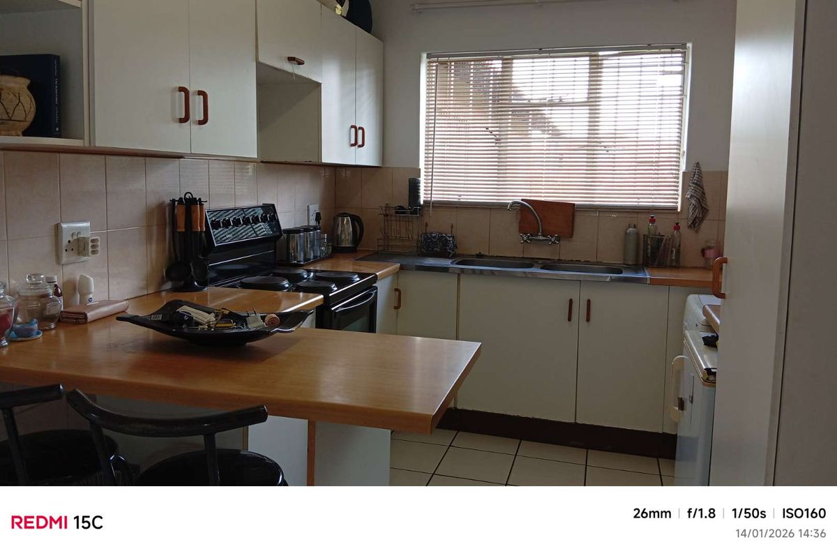 Three Bedroom Corner Townhouse with Garden & Braai - Photo 3
