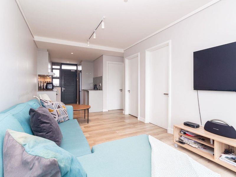 Two Bedroom Apartment With Lovely Views - Photo 9