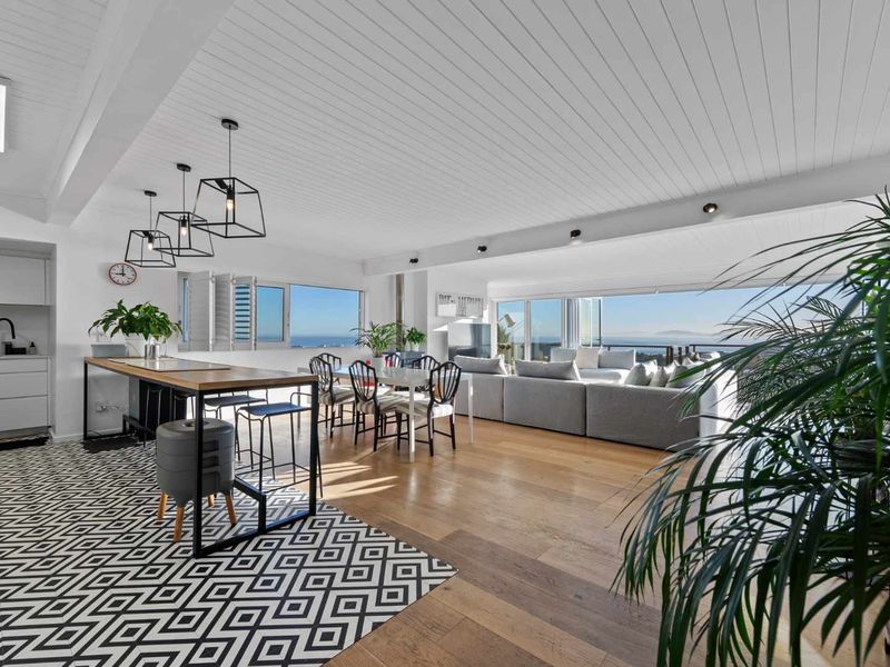 Contemporary Hillside Retreat with Expansive Bay Views - Photo 2