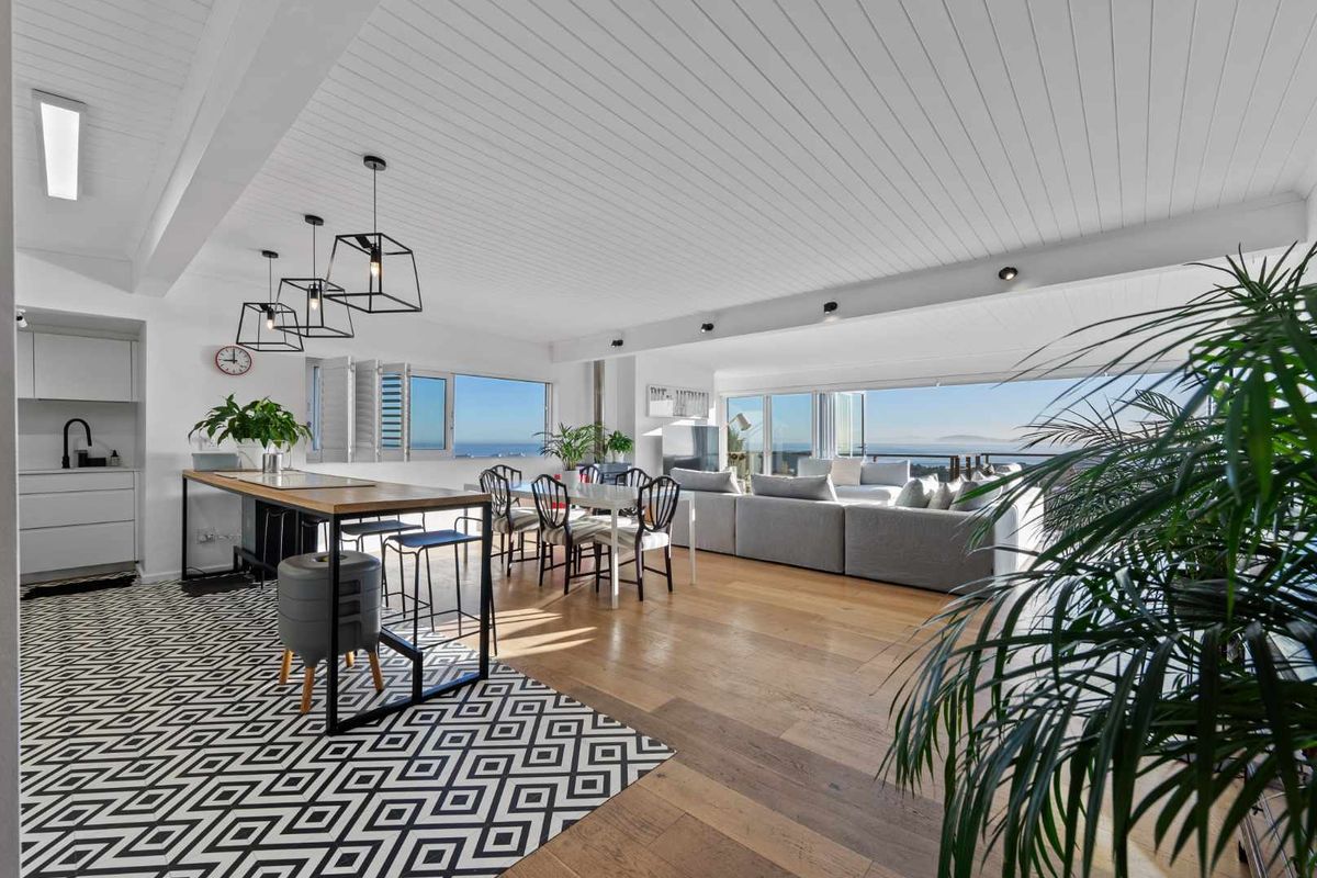 Contemporary Hillside Retreat with Expansive Bay Views - Photo 2