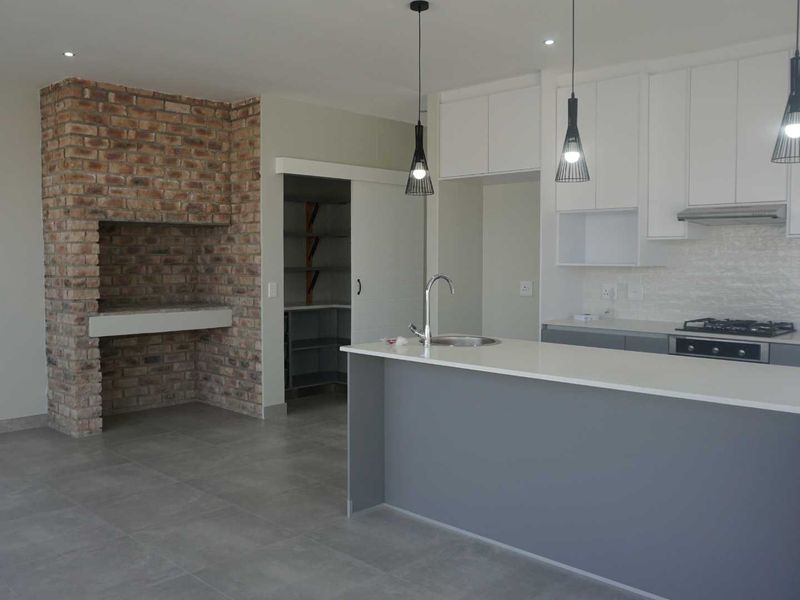 SUPERB DOUBLE STOREY TOWNHOUSE IN KRAMERSDORP - Photo 3