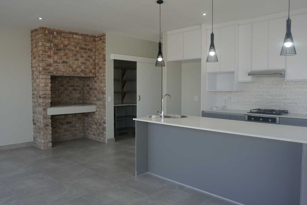 SUPERB DOUBLE STOREY TOWNHOUSE IN KRAMERSDORP - Photo 3