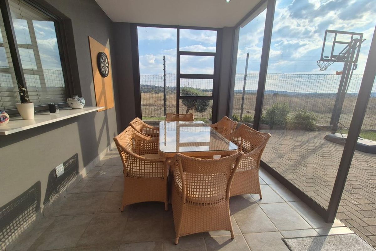 Modern, Elegant, Private Corner Unit Overlooking Nature - Photo 2