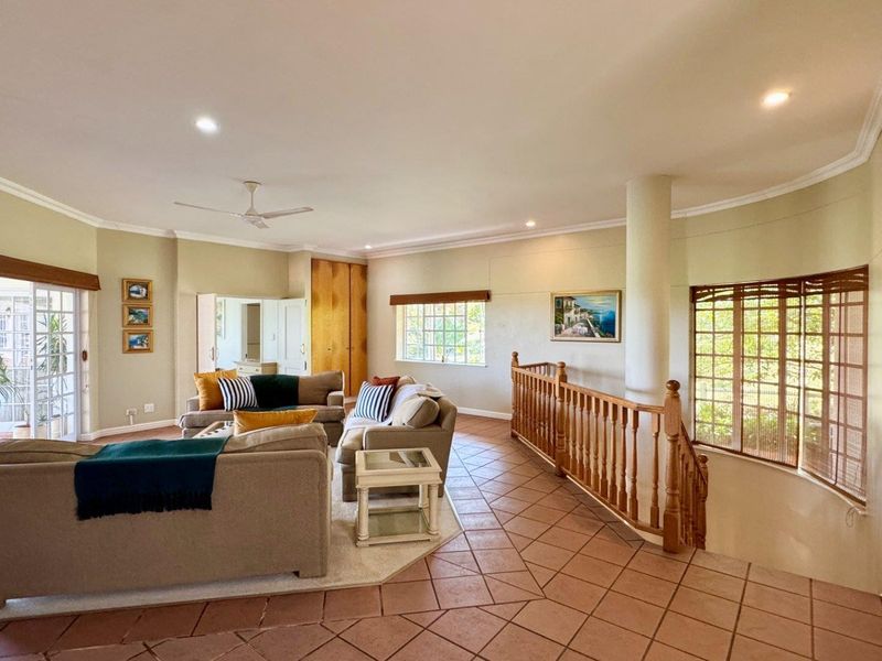 Beautifully appointed, 5 Bedroom home within a secure estate - Photo 7