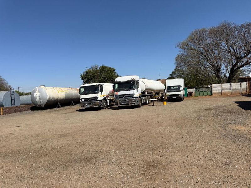 Prime Property with Fuel Depot, Workshop & Residential Space - Photo 10