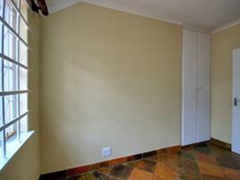 Exceptional property with 2 Dwellings! - Photo 4