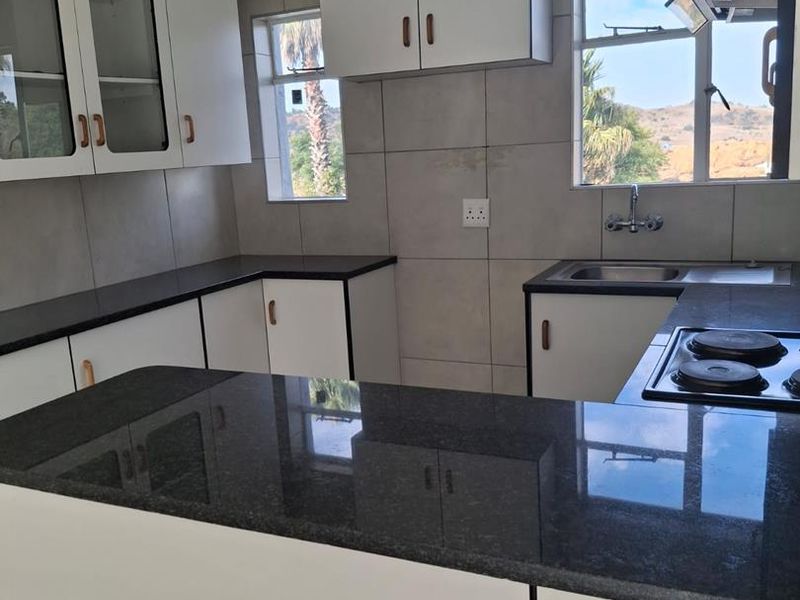 LINMEYER TOWNHOUSE - Photo 8