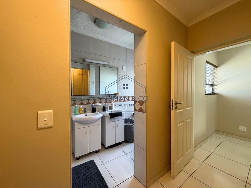 Modern 3-bedroom Townhouse in central area; Walvis Bay - Photo 8