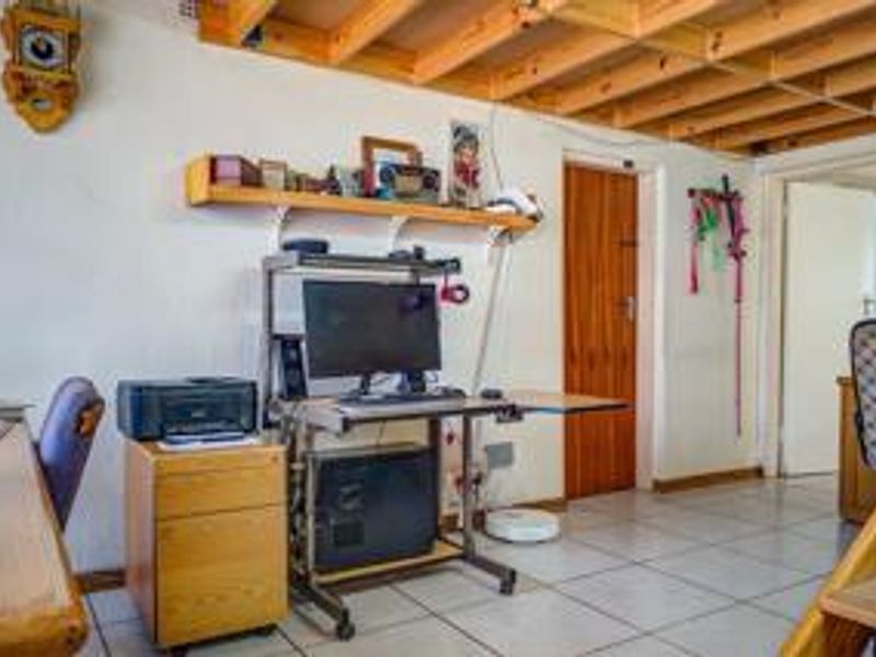 Enchanting Family Home - Glen Marais - Photo 5