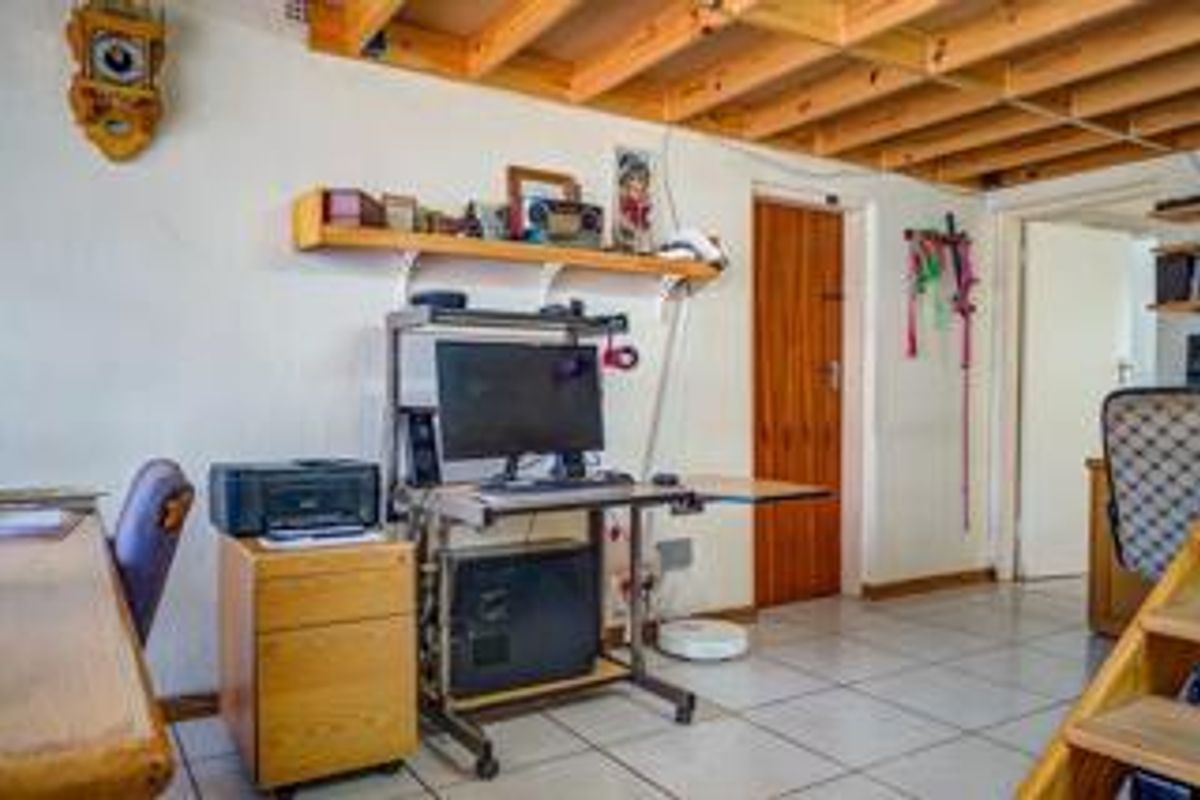 Enchanting Family Home - Glen Marais - Photo 5