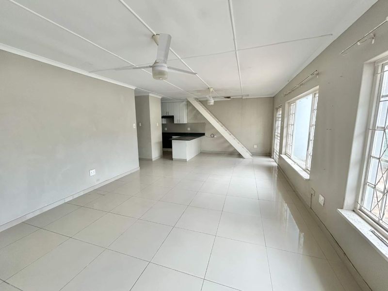 HENDRA - RENOVATORS DREAM TO TRANSFORM CINDERELLA - Photo 2