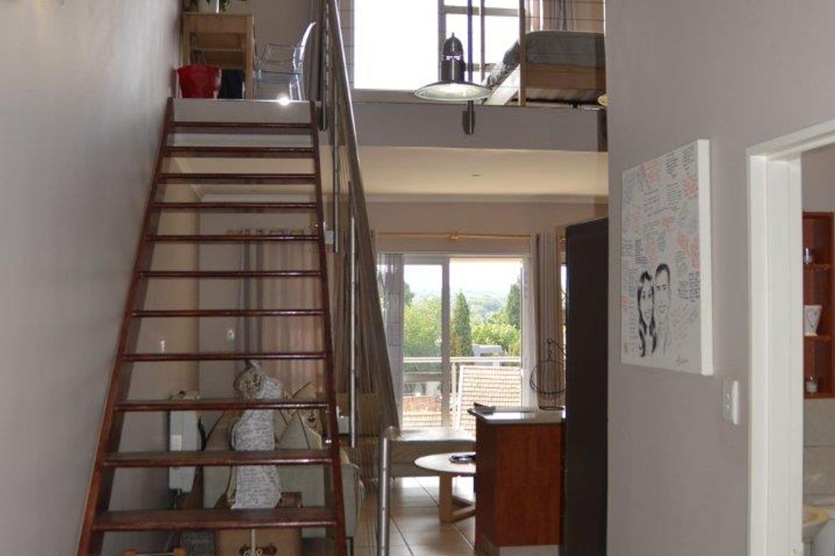 STUNNING DOUBLE VOLUME LOFT APARTMENT IN CRAIGHALL PARK - Photo 4