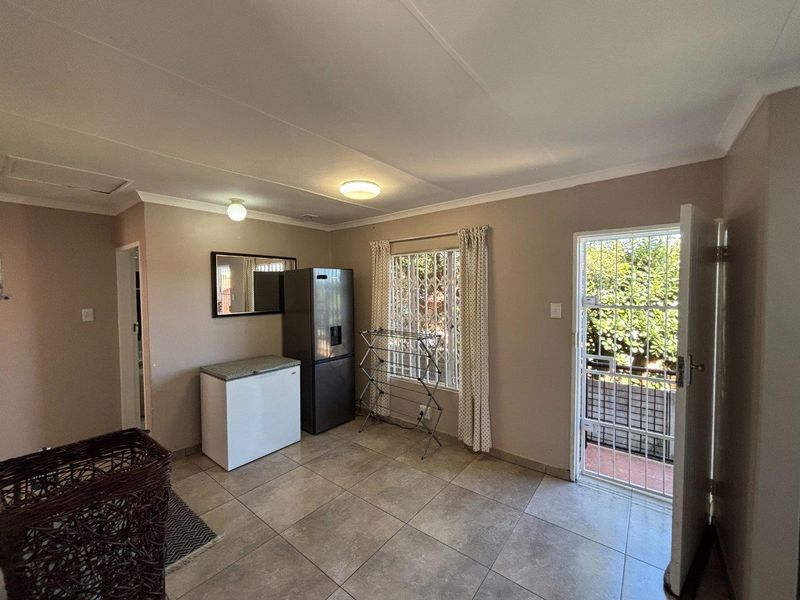 Priced to sell - two bedroom townhouse in Erasmuskloof - Photo 6