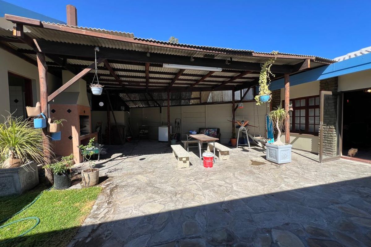 FOR SALE: 4-BEDROOM HOUSE WITH 2-BEDROOM FLAT – OCEAN VIEW - Photo 4