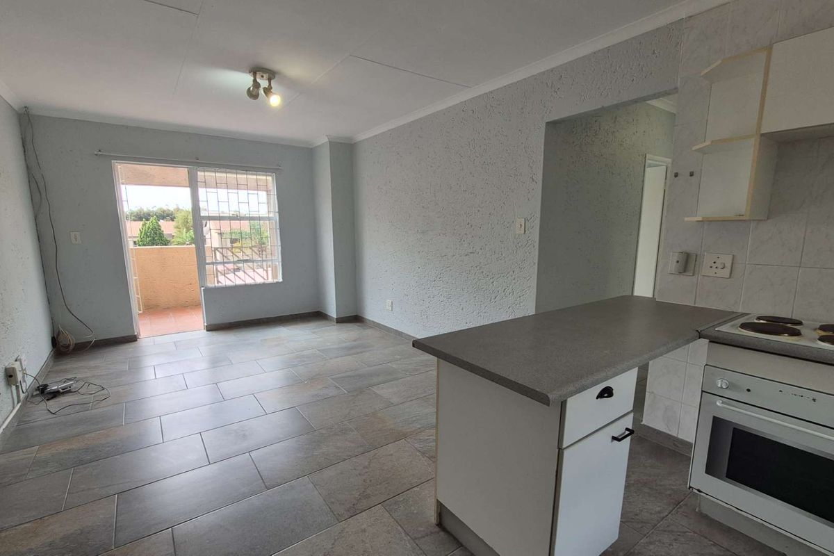 Affordable 3 Bedroom First Floor Apartment - Move In Ready. Priced To Sell !! - Photo 4