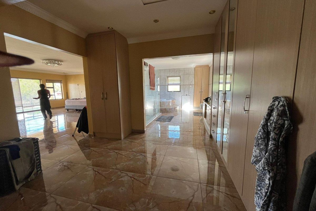 🏡 FOR RENT | DOUBLE-STOREY 8-BEDROOM HOME WITH FLAT  – Pioneers Park ✨ - Photo 3