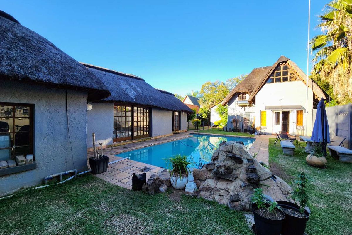 Self-Funding Investment: Dual-Living Riviera Gem with R30,000 Income to Cover Your Bond - Photo 2