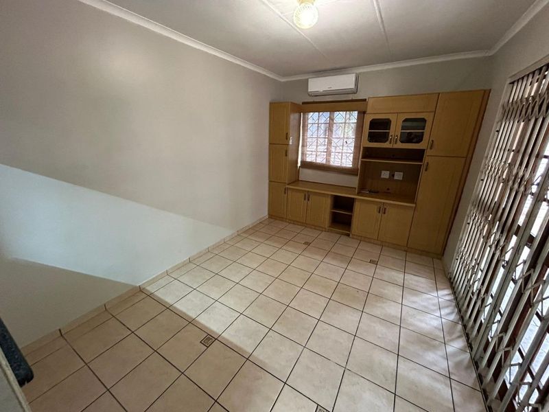 Spacious Family Home with Pool in Desirable Meer En See - Photo 5