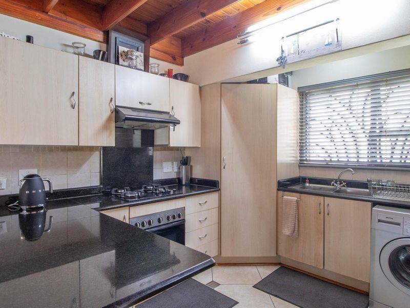 Charming Townhouse in Blue Lakes Estate Awaits You! - Photo 7