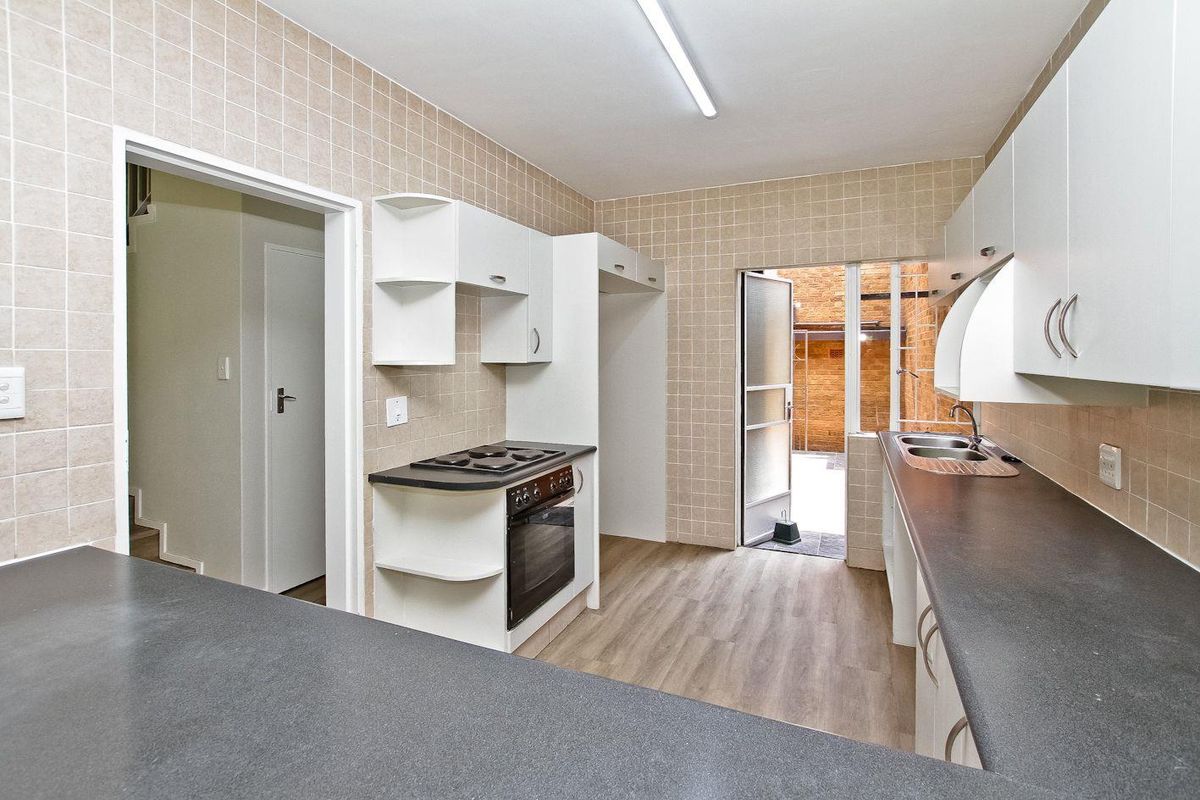 Garden Duplex Centrally Located! - Photo 5