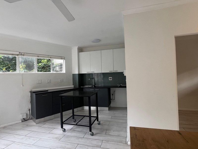 1 Bedroom apartment high up in Tamboerskloof (c) - Photo 8