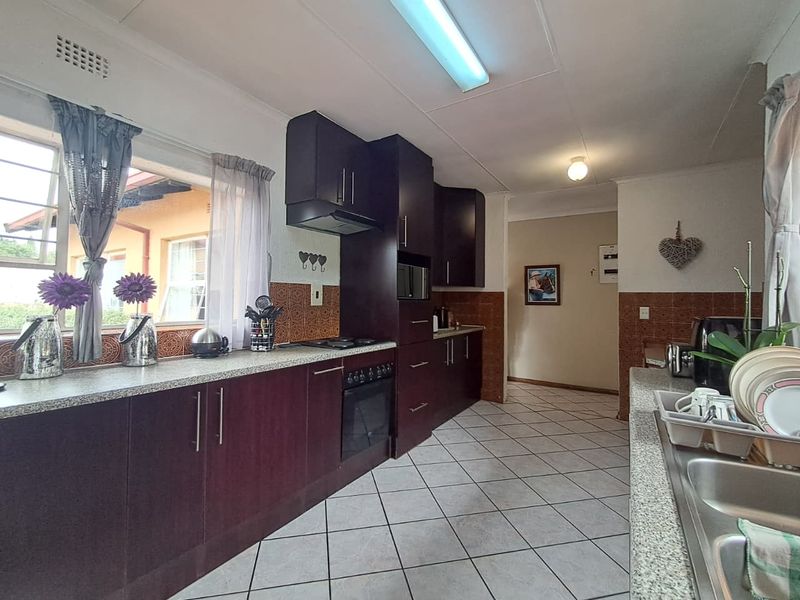 3 Bedroom House for Sale in Brackenhurst - Photo 8