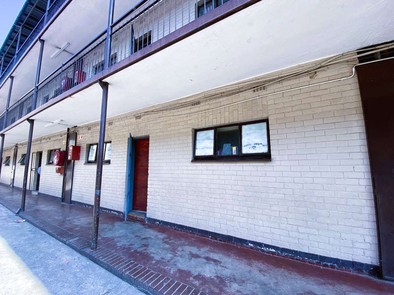 Spacious 1.5 Bedroom Apartment in Pretoria West - Photo 3