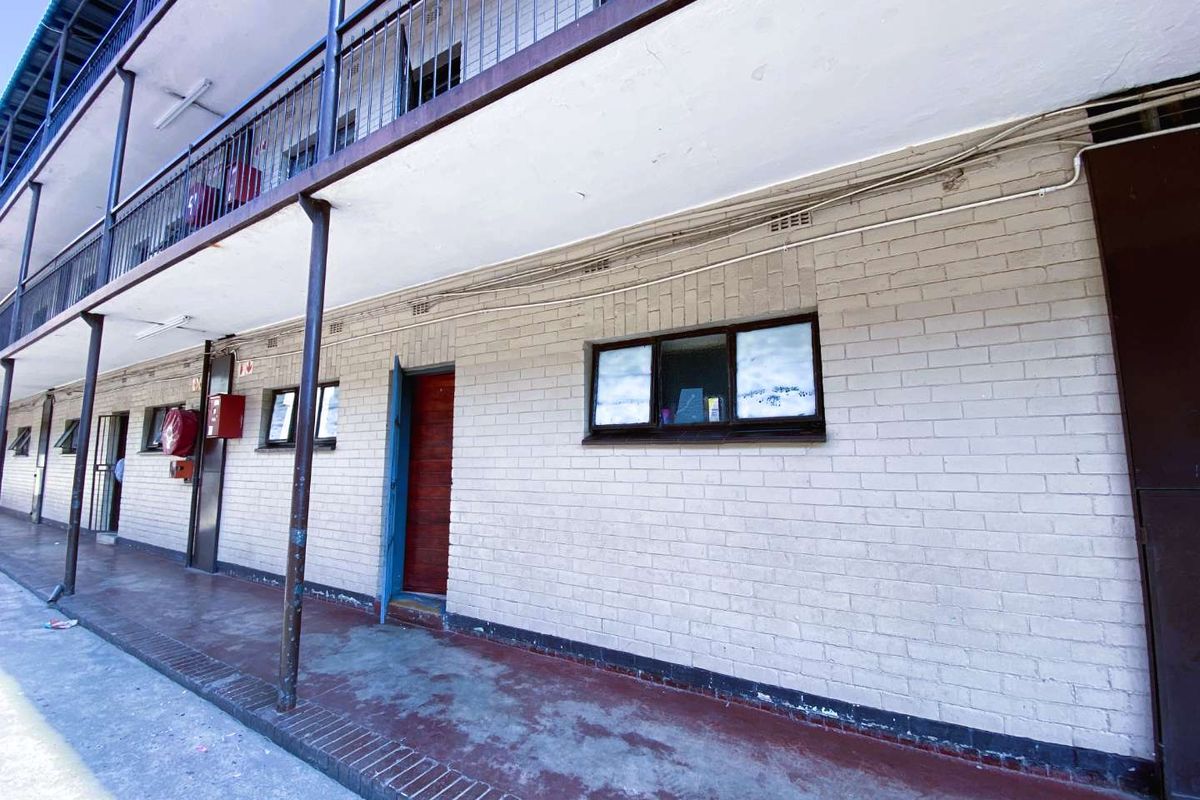 Spacious 1.5 Bedroom Apartment in Pretoria West - Photo 3