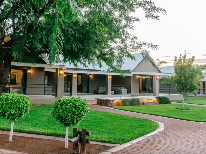 Stunning Lodge bordering Etosha National Park - Photo 2