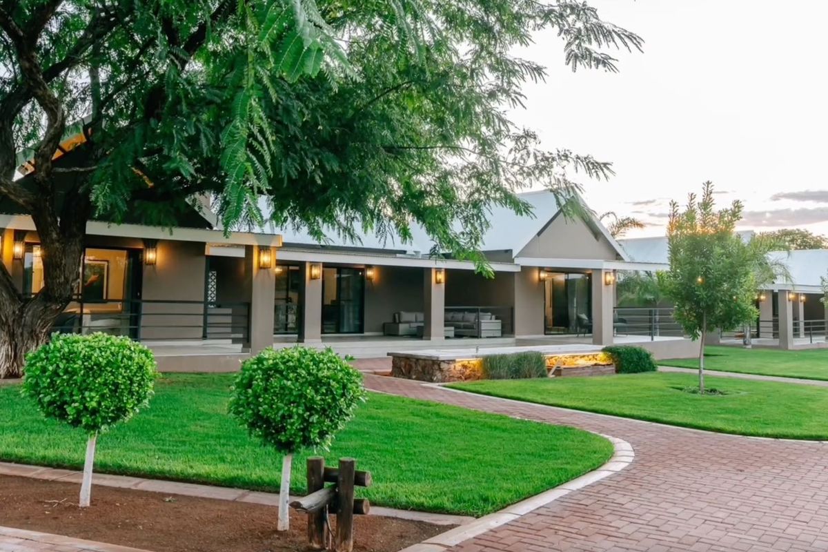 Stunning Lodge bordering Etosha National Park - Photo 2