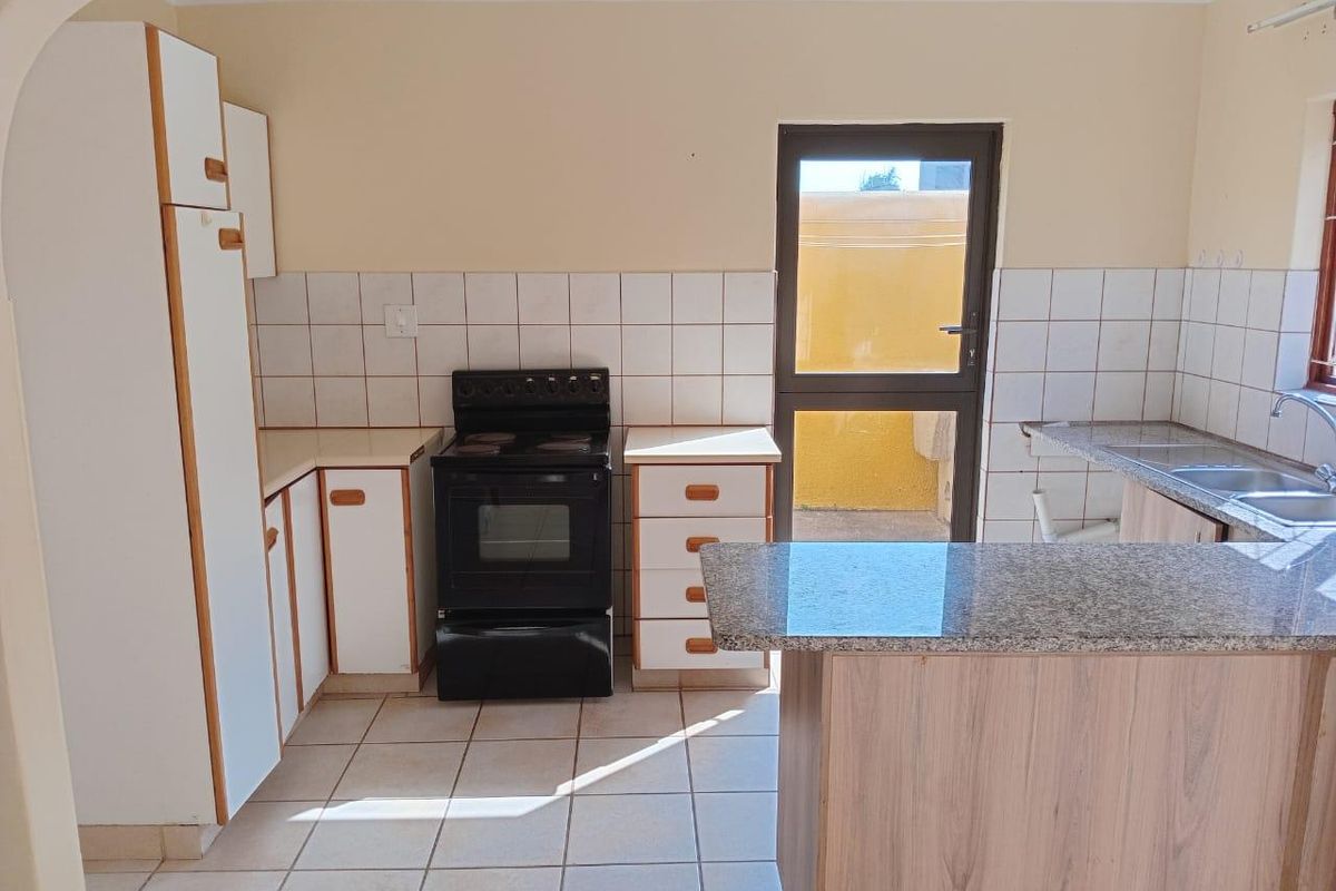 Stylish 3-Bedroom Duplex in the Heart of Empangeni Central! - Photo 2