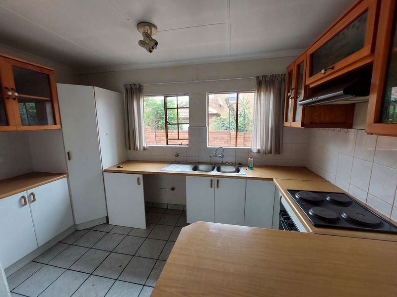 Look No Further if Space and Low Maintainance are your Priorities. - Photo 4