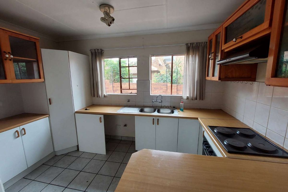 Look No Further if Space and Low Maintainance are your Priorities. - Photo 4