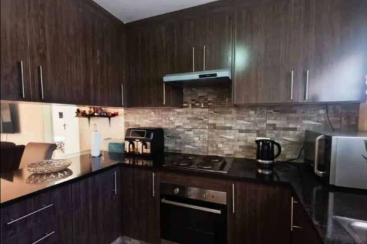 2 Bedroom Townhouse for Sale in Mondeor Johannesburg South - Photo 3