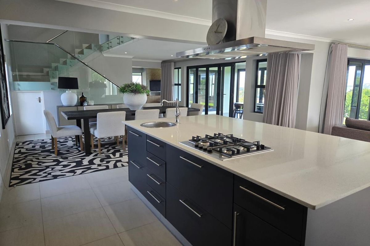 Luxury Living by the Sea - Photo 5