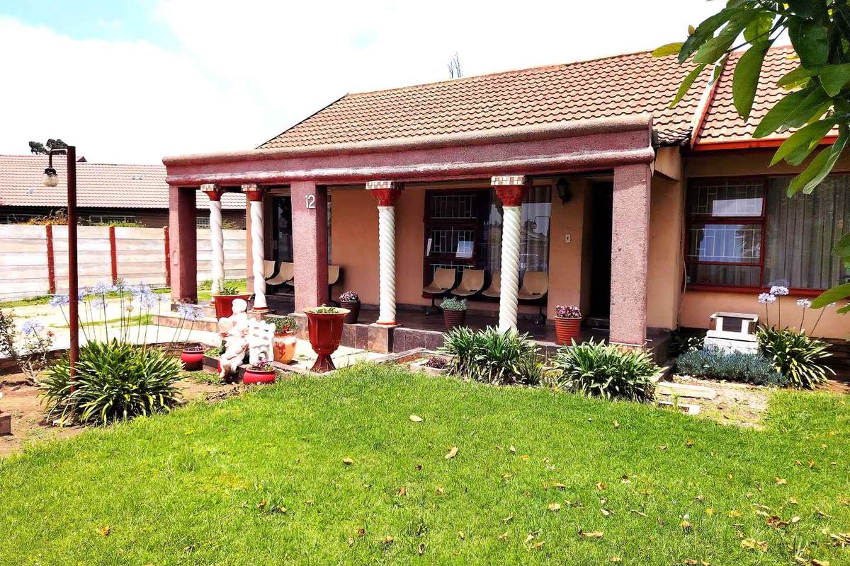 Diamond in the Rough in Sought-After Mackenzie Park, Benoni,3 Bedroom , 1 Bathroom on large stand. - Photo 3