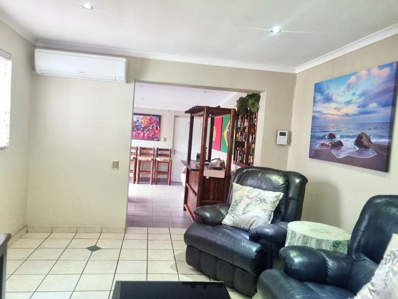 Modern 2 Bedroom semi detached home, Tygerdal, Goodwood - Photo 2