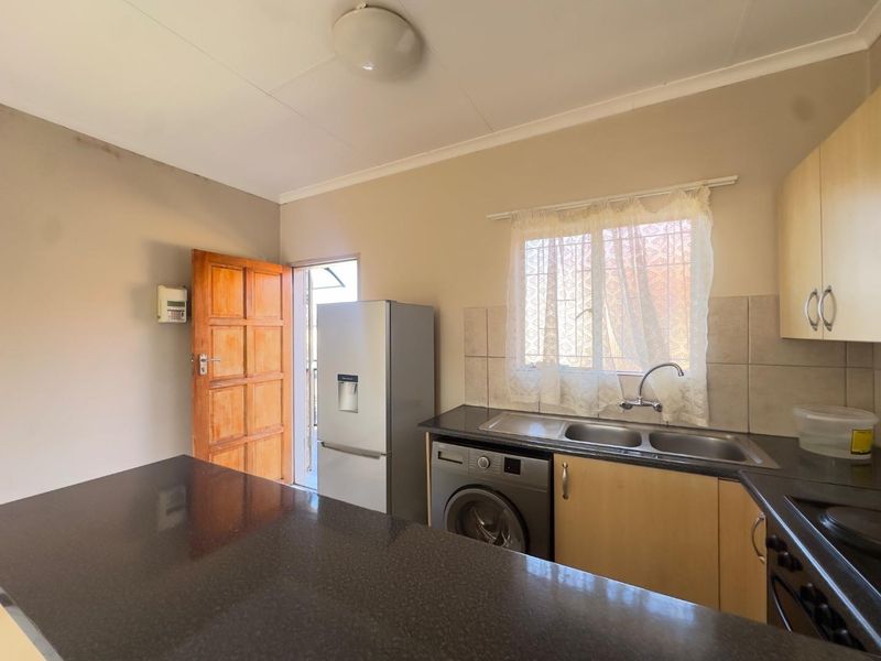 1 Bedroom Apartment With A Balcony - Photo 2