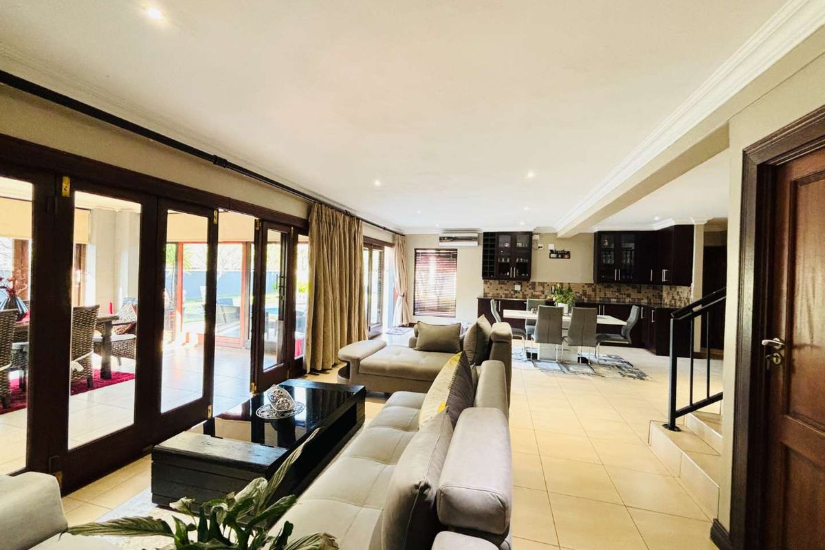 Family Home For Sale in Stoneridge Country Estate - Photo 4