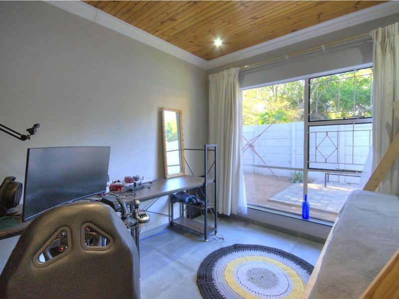 Upmarket living in Prime Brackenhurst- Can be split into 2 dwellings - Photo 6