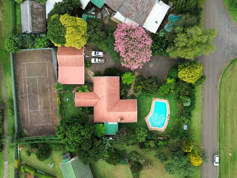 Spacious Family Home with Cottage, Tennis Court & Great Views in Howick North - Photo 2