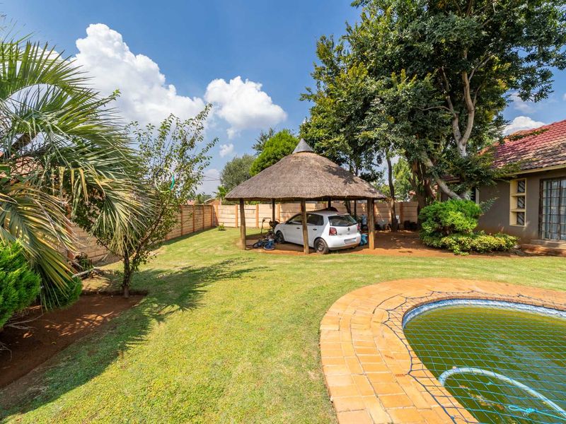 A ready to move in home in a secure area - Photo 8