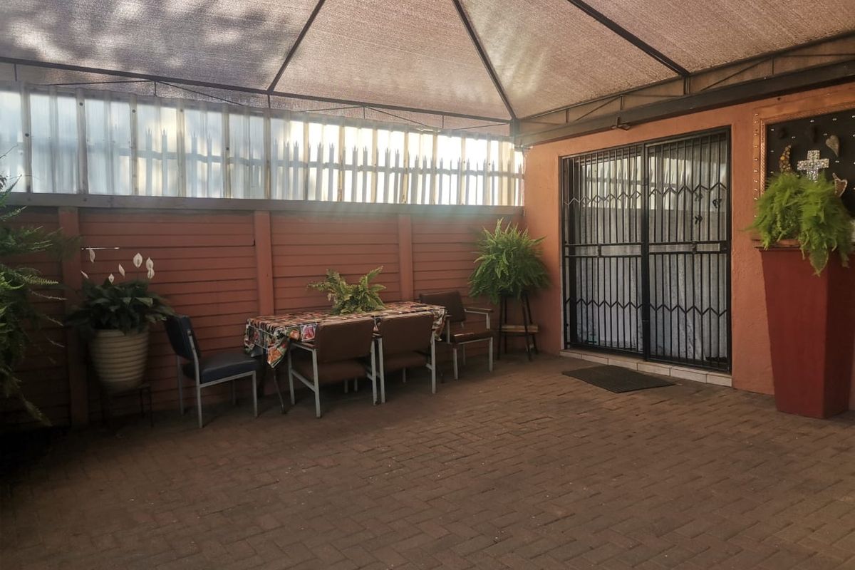 3 Bedroom House For Sale in Vanderbijlpark CE 2 - Photo 5