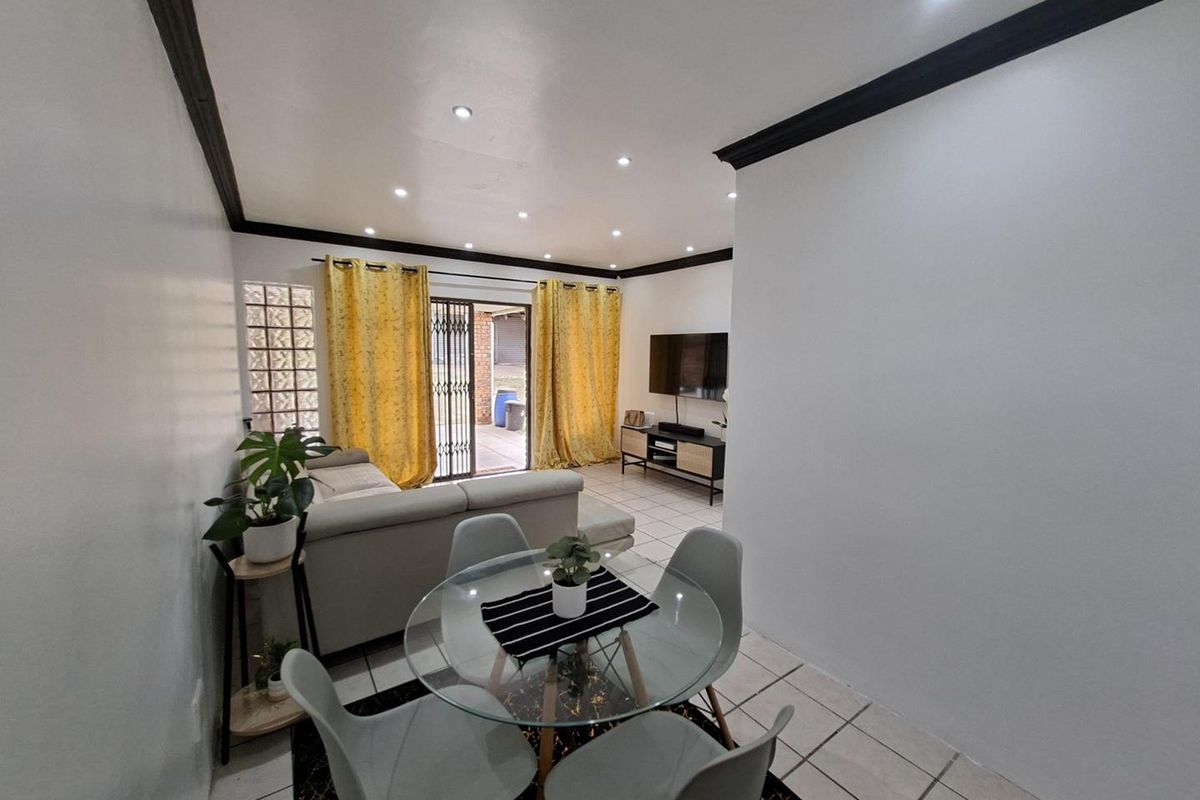 Simplex 3 Bedroom/2 Bathroom with lovely patio and braai area - Photo 2
